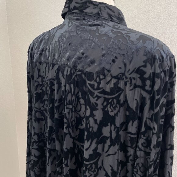 NEW Catherines Womens Plus 2X Black Velvet Burnout Shirt Long Sleeve Button Up - Picture 4 of 12
